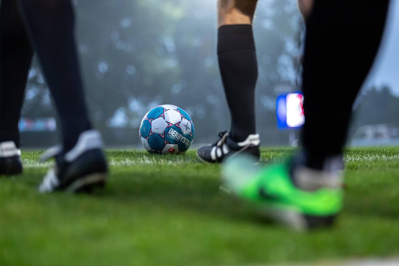 Fotboll på gräsplan